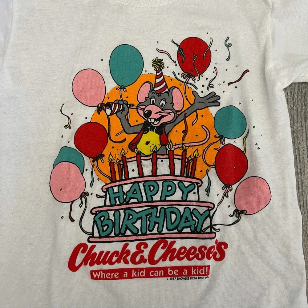 Chuck Cheese’s Happy Birthday White Single Stitch T Shirt 6-8 Youth Kids USA 80s - Picture 8 of 15